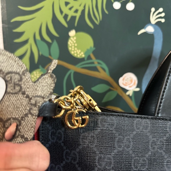 GUCCI🐅LIMITED EDITION GG Supreme Night Courrier TOTE WALLET & BAG CHARM! - Picture 14 of 17